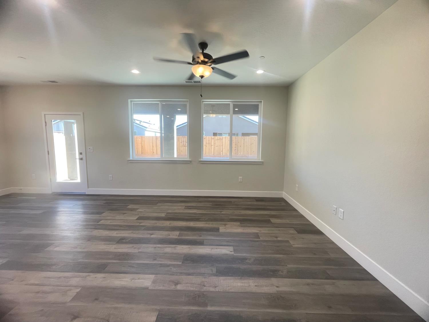 16269 W Sunset Ave, Kerman, CA 93630