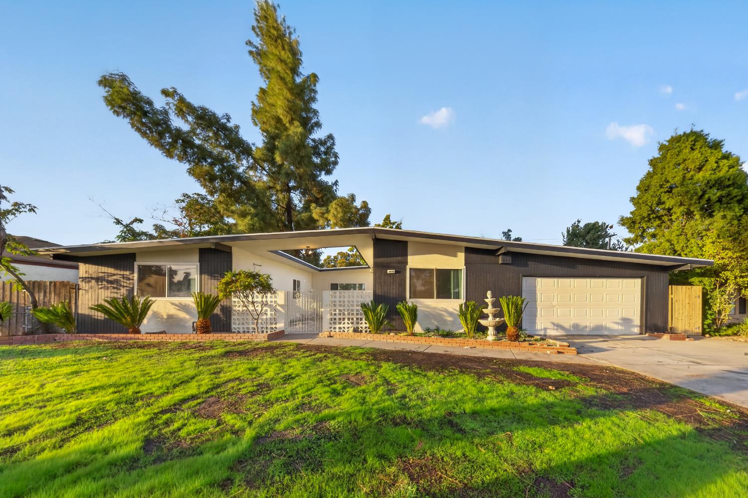 1472 E Barstow Ave, Fresno, CA 93710