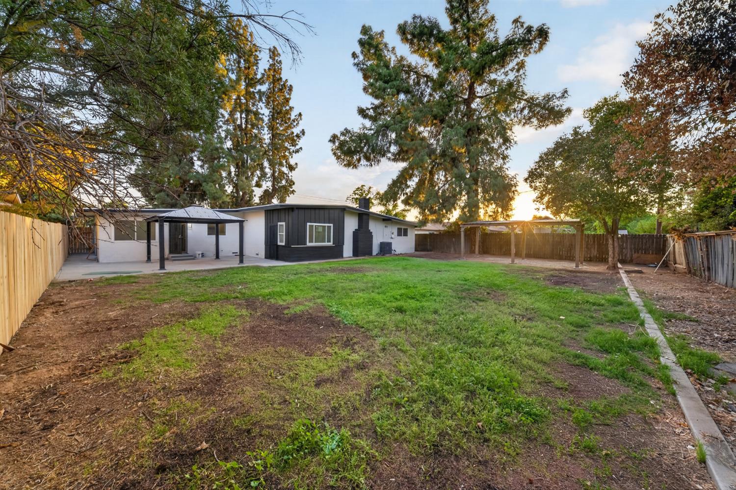 1472 E Barstow Ave, Fresno, CA 93710