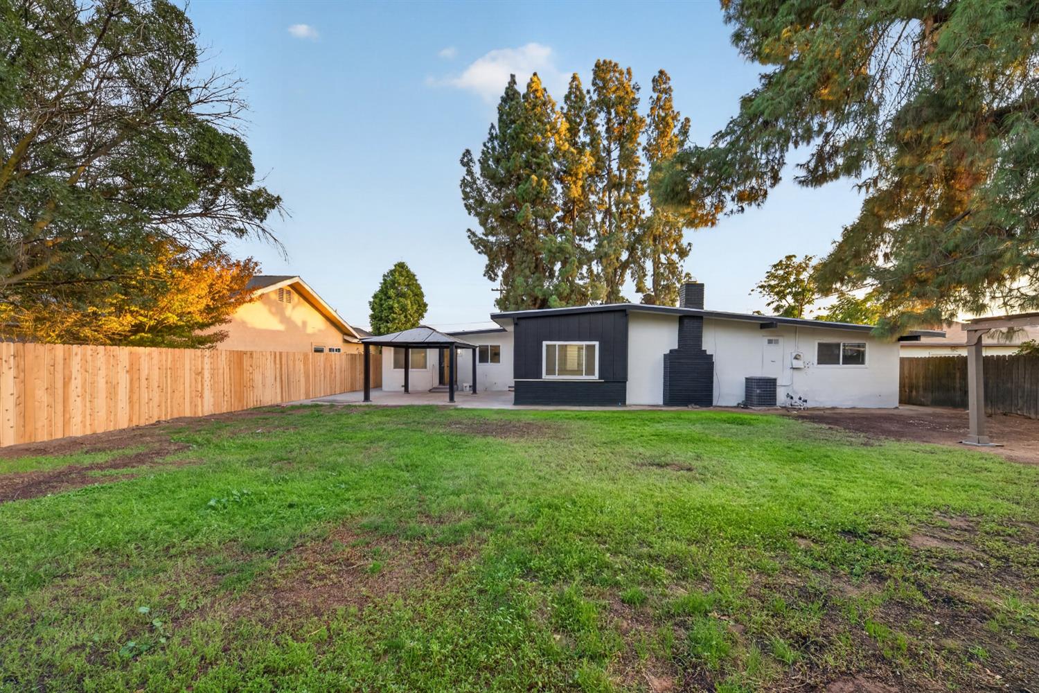 1472 E Barstow Ave, Fresno, CA 93710