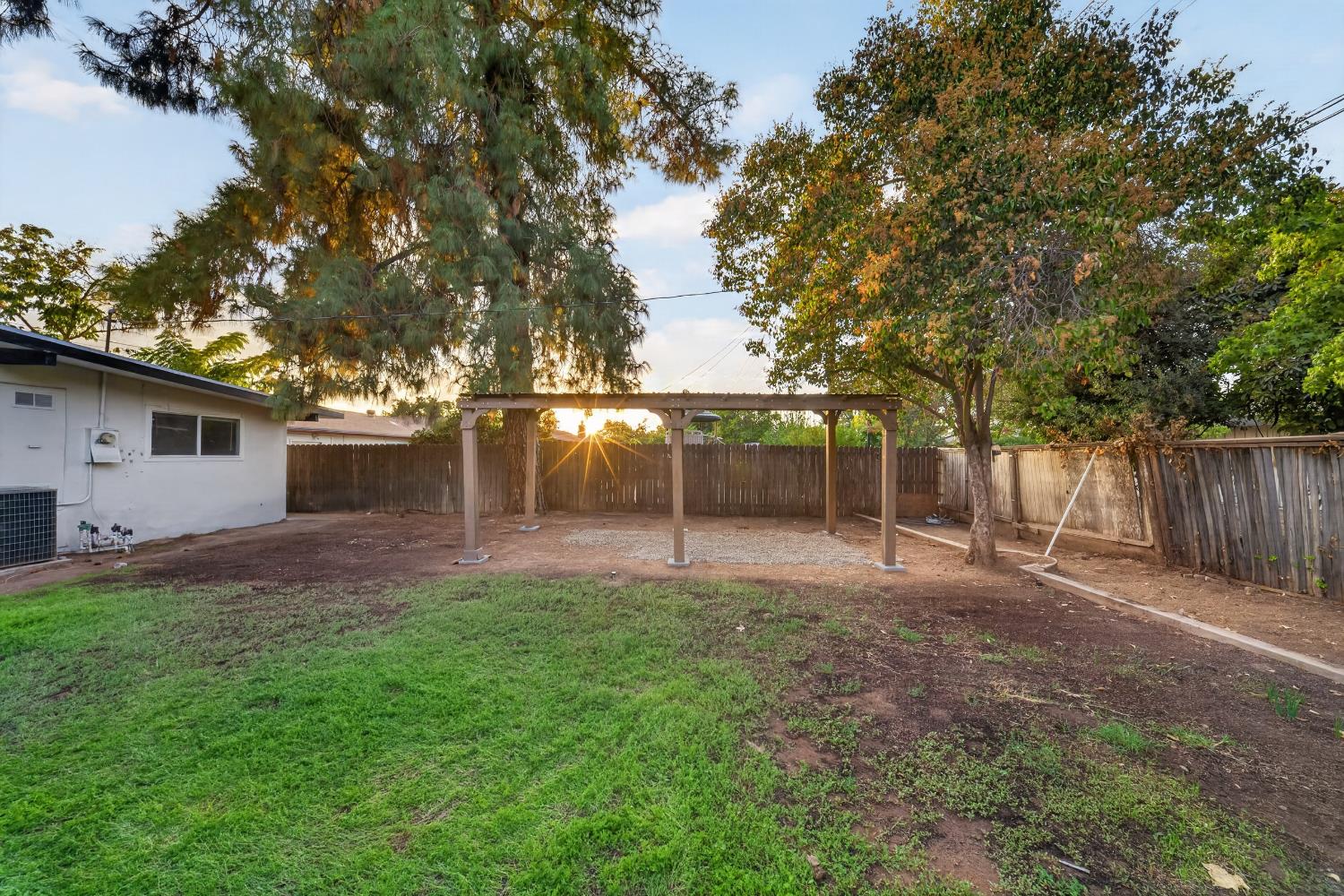 1472 E Barstow Ave, Fresno, CA 93710