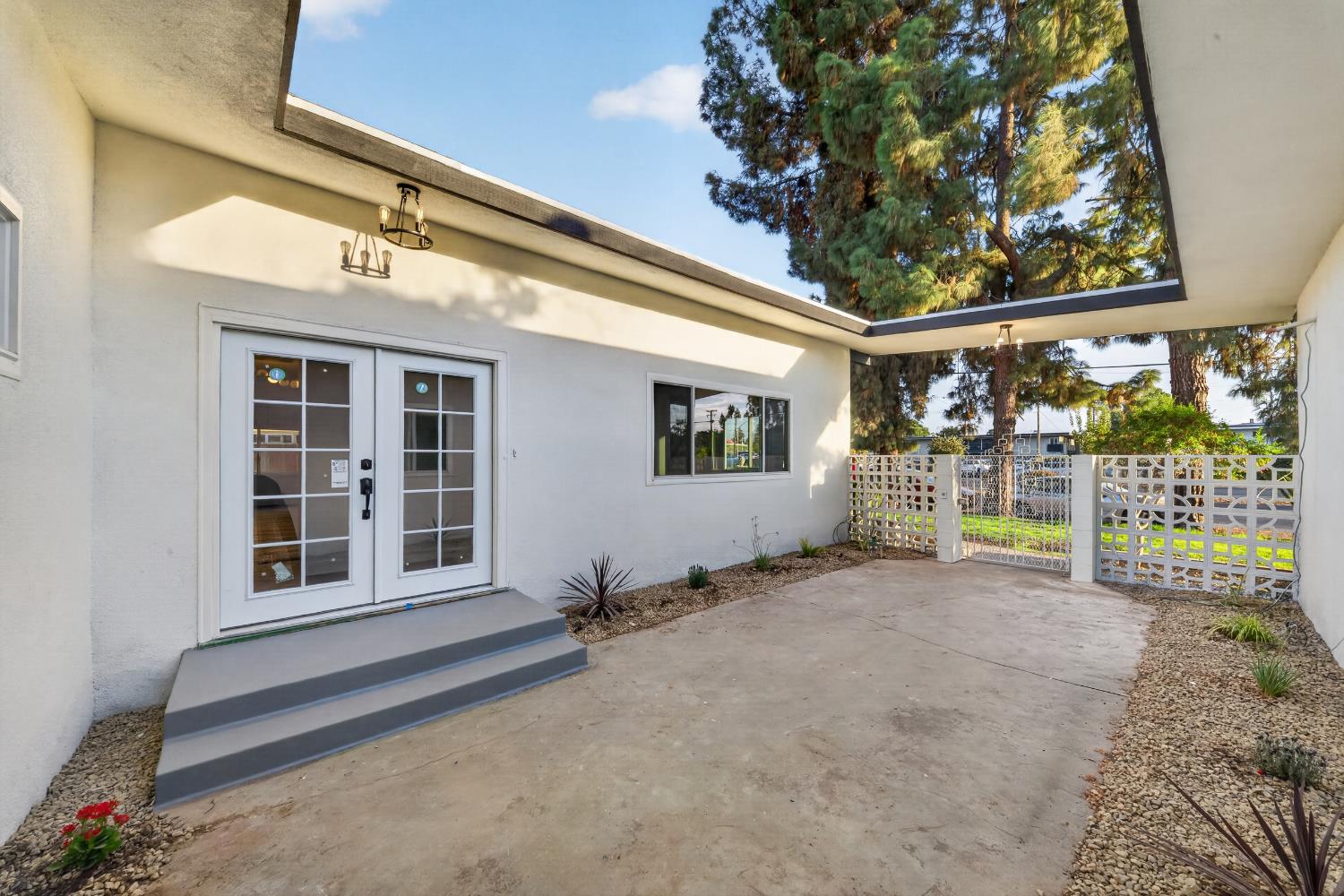 1472 E Barstow Ave, Fresno, CA 93710