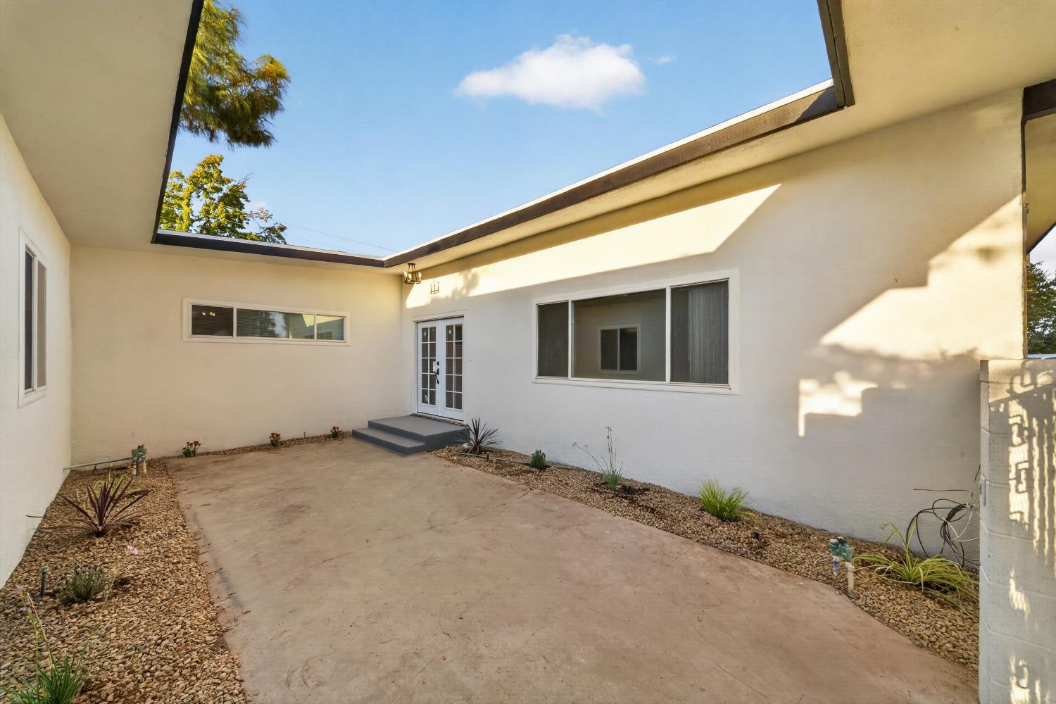 1472 E Barstow Ave, Fresno, CA 93710