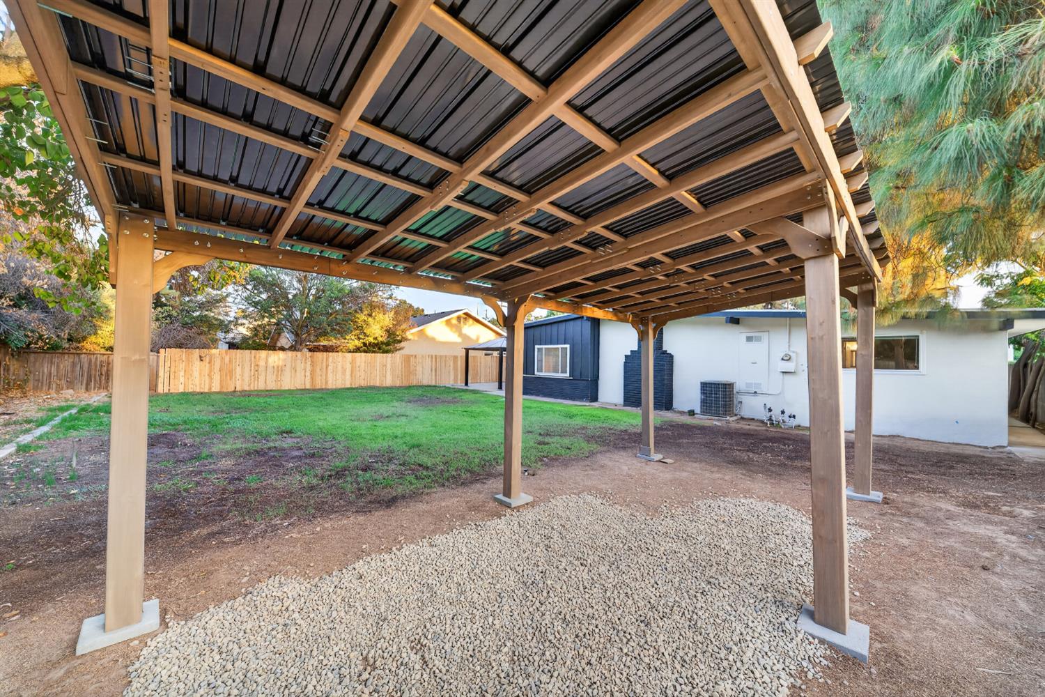 1472 E Barstow Ave, Fresno, CA 93710