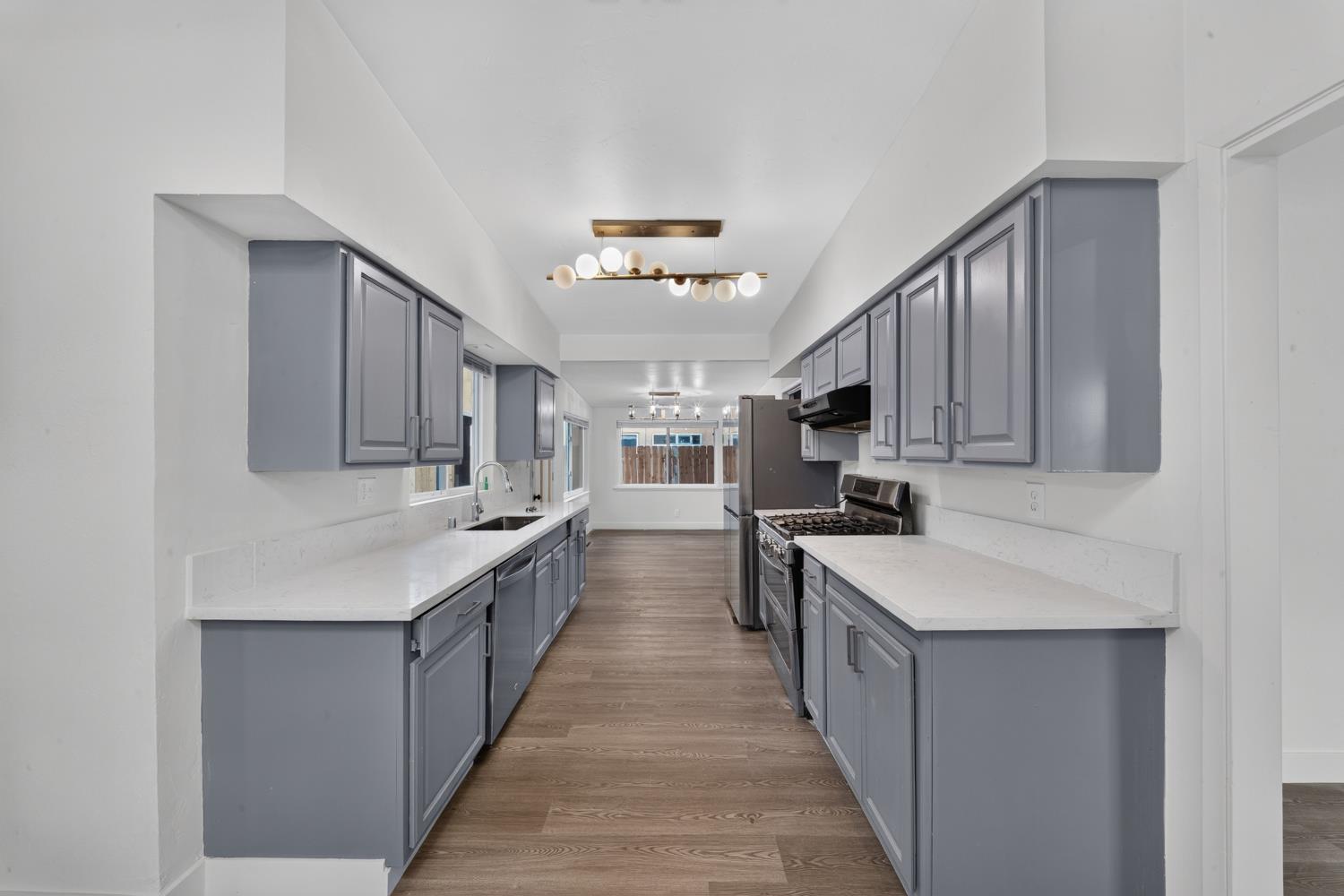 1472 E Barstow Ave, Fresno, CA 93710