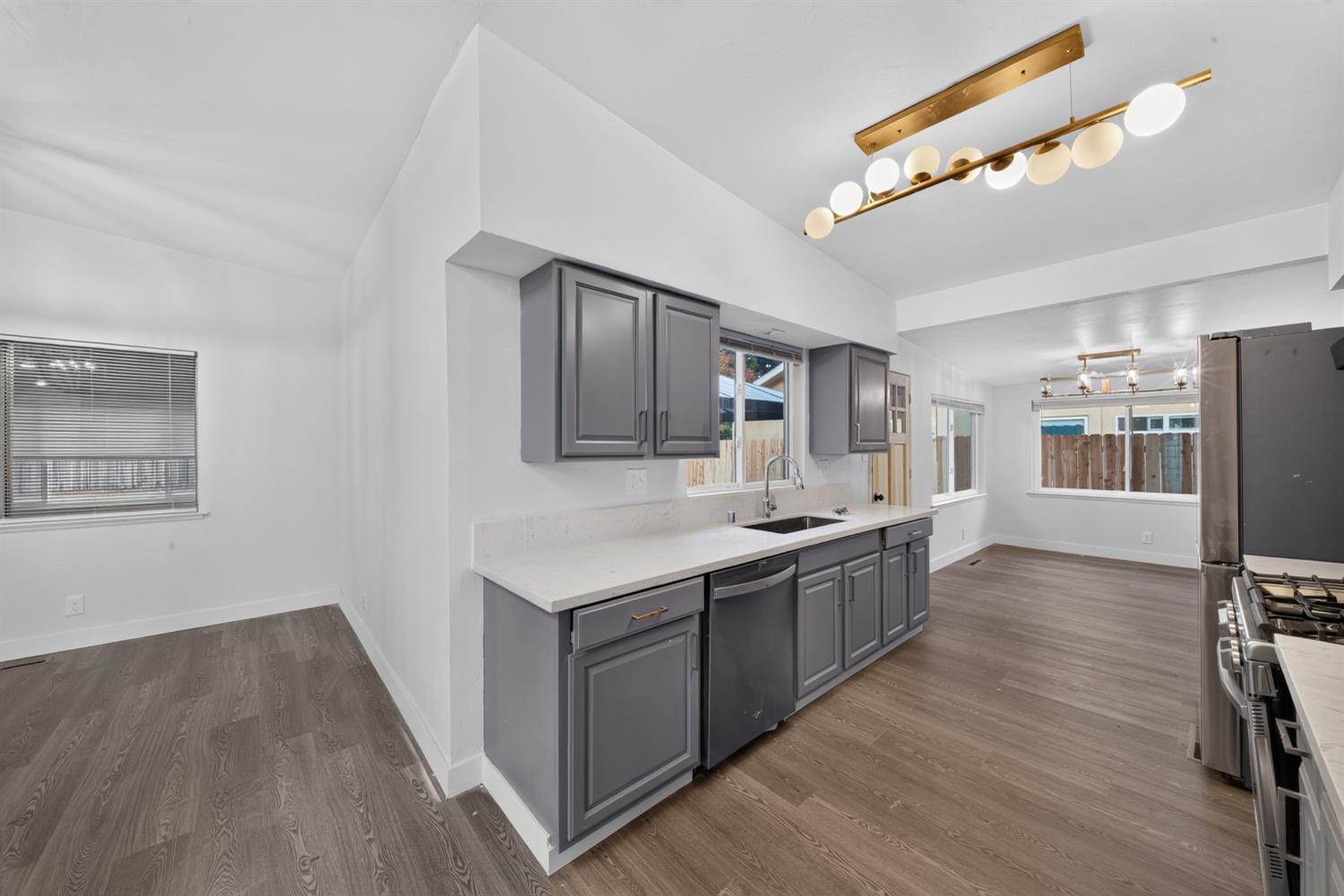 1472 E Barstow Ave, Fresno, CA 93710