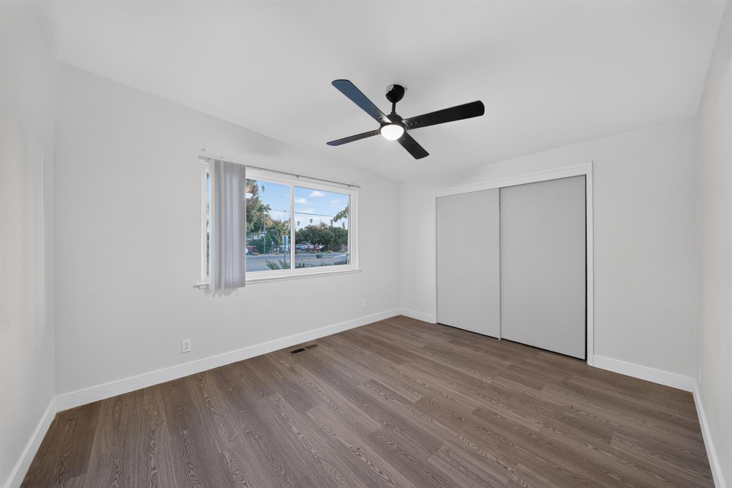 1472 E Barstow Ave, Fresno, CA 93710