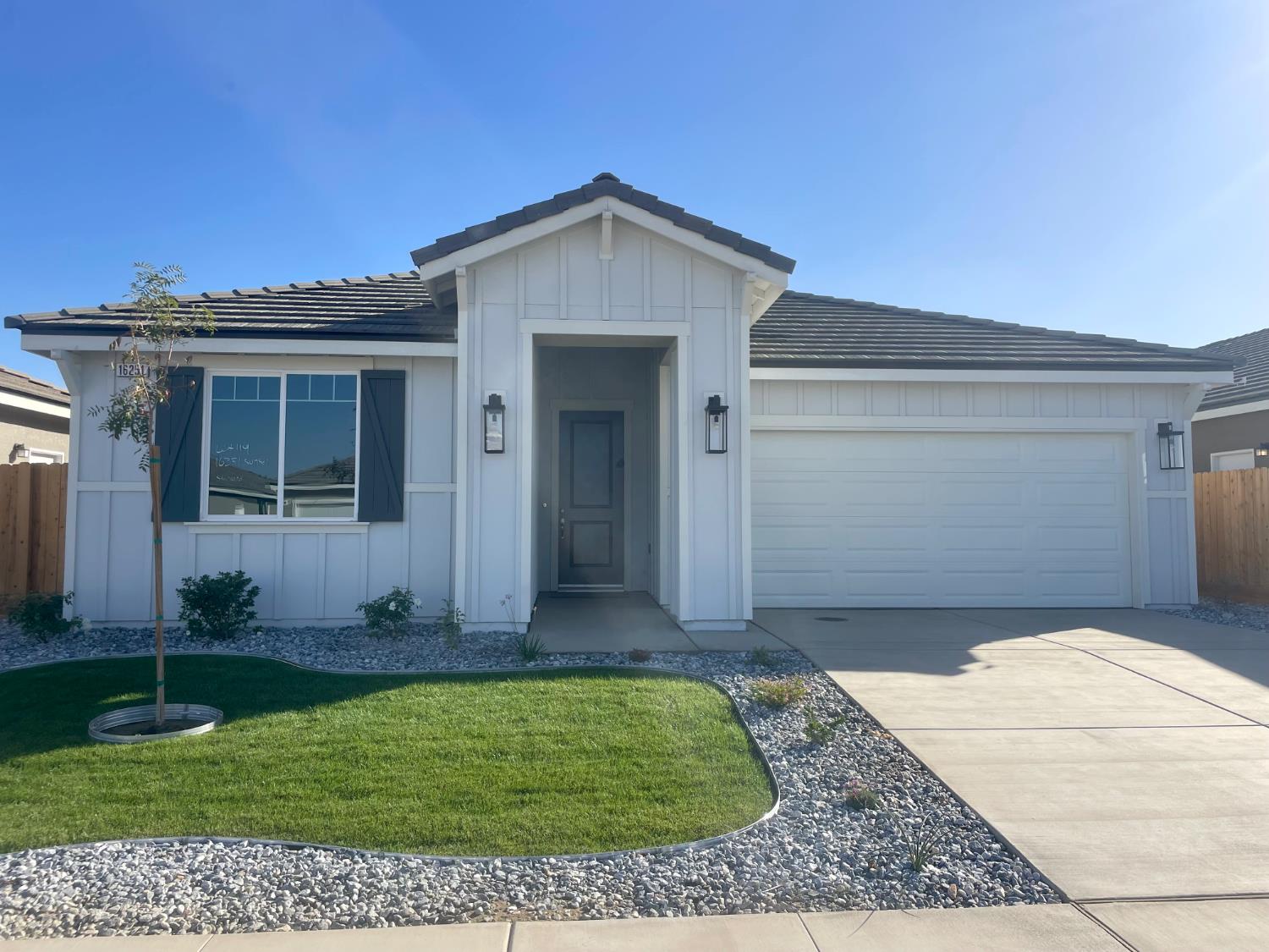 16251 W Sunset Ave, Kerman, CA 93630