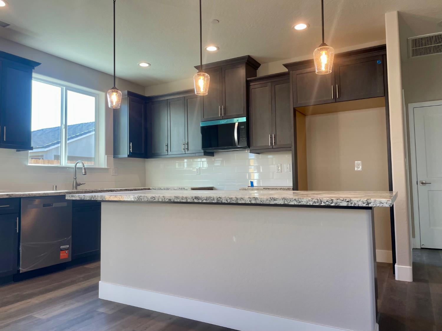 16251 W Sunset Ave, Kerman, CA 93630