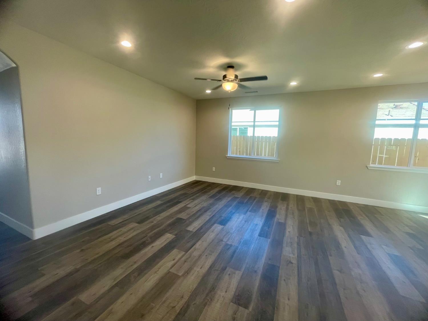 16251 W Sunset Ave, Kerman, CA 93630