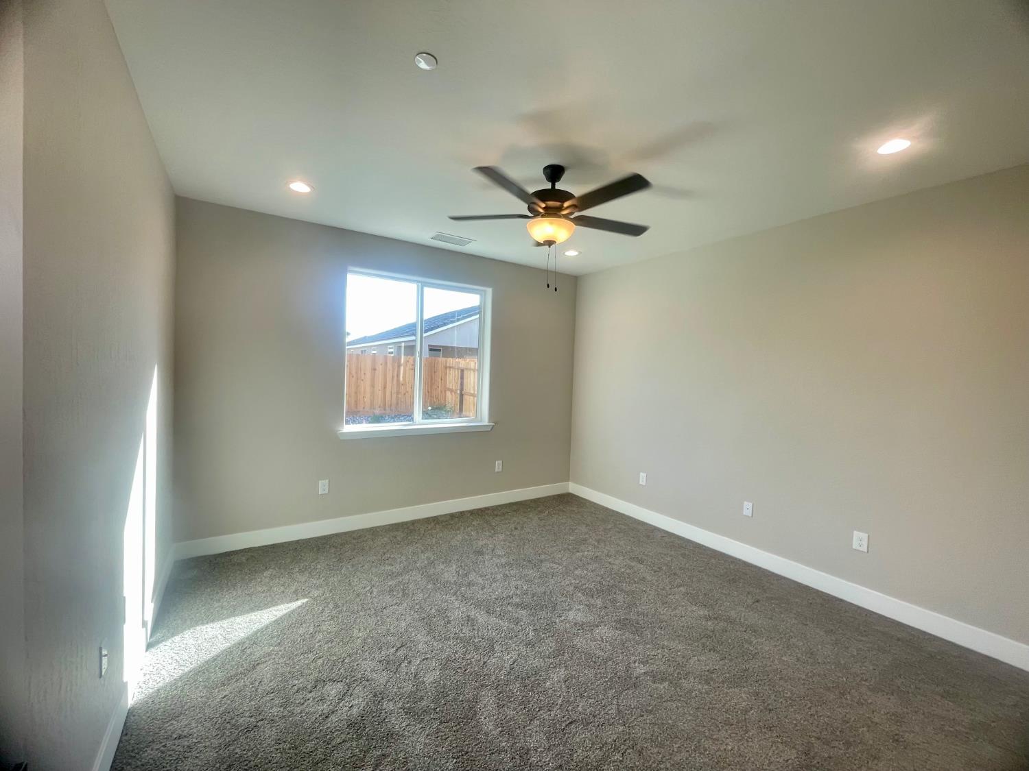 16251 W Sunset Ave, Kerman, CA 93630