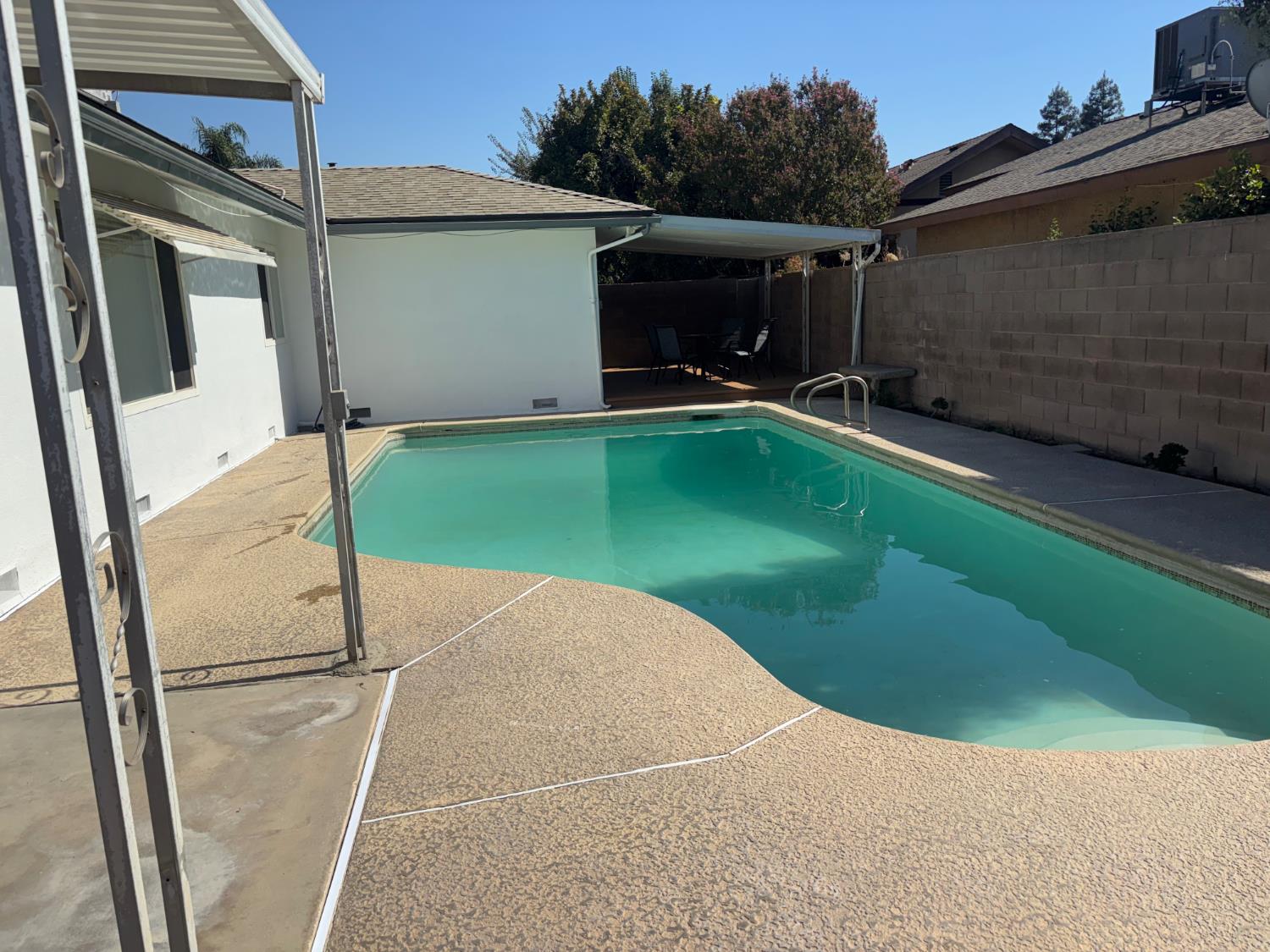 1621 W Holland N, Fresno, CA 93705