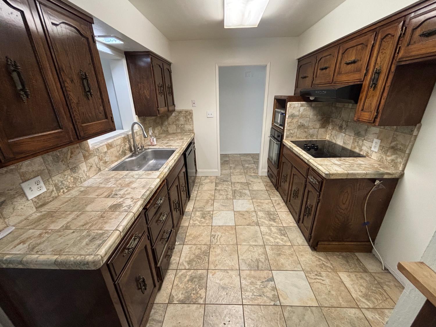 1621 W Holland N, Fresno, CA 93705