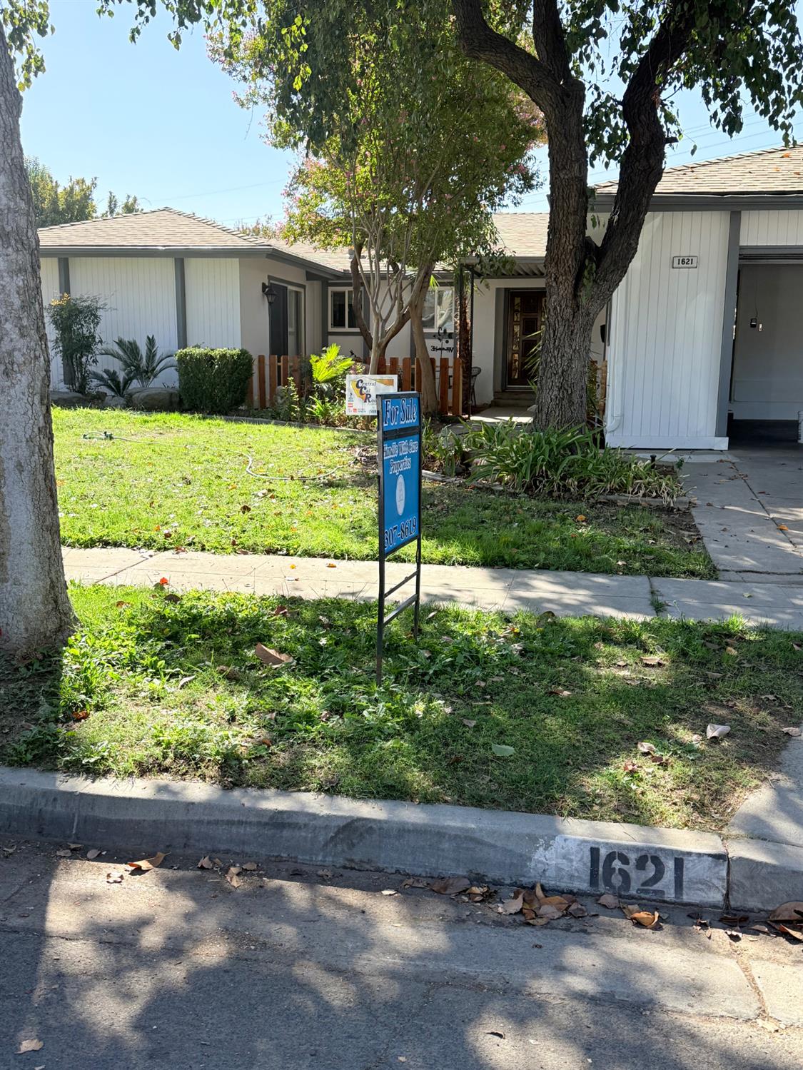 1621 W Holland W, Fresno, CA 93705