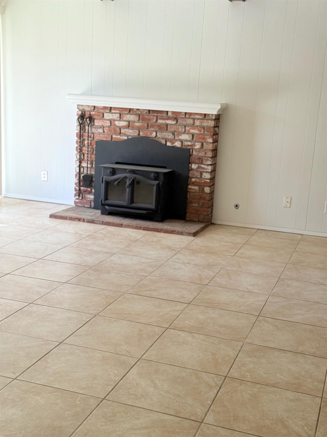 1621 W Holland W, Fresno, CA 93705