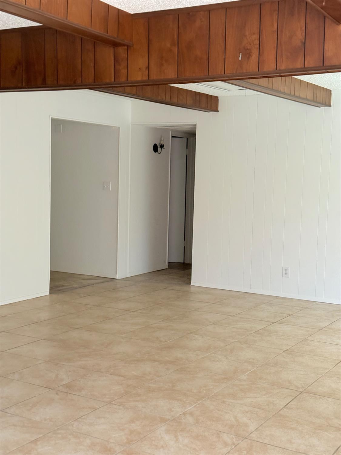 1621 W Holland W, Fresno, CA 93705
