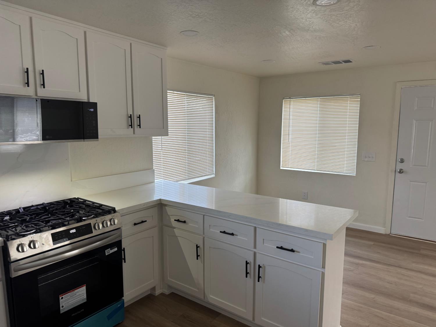 11774 3Rd Pl, Hanford, CA 93230