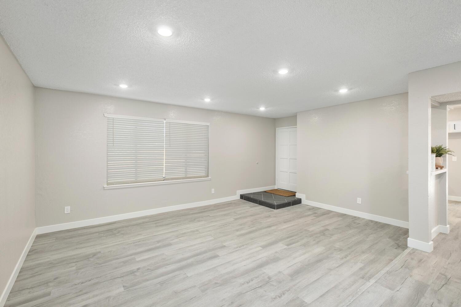 1189 W Pinedale Ave, Fresno, CA 93711