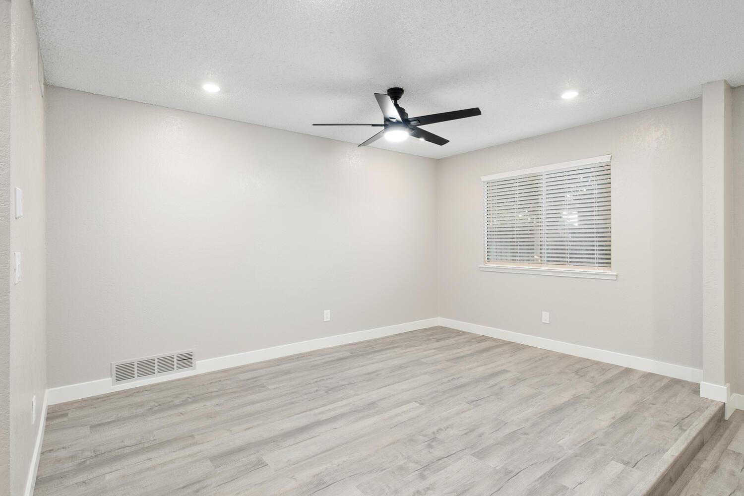 1189 W Pinedale Ave, Fresno, CA 93711