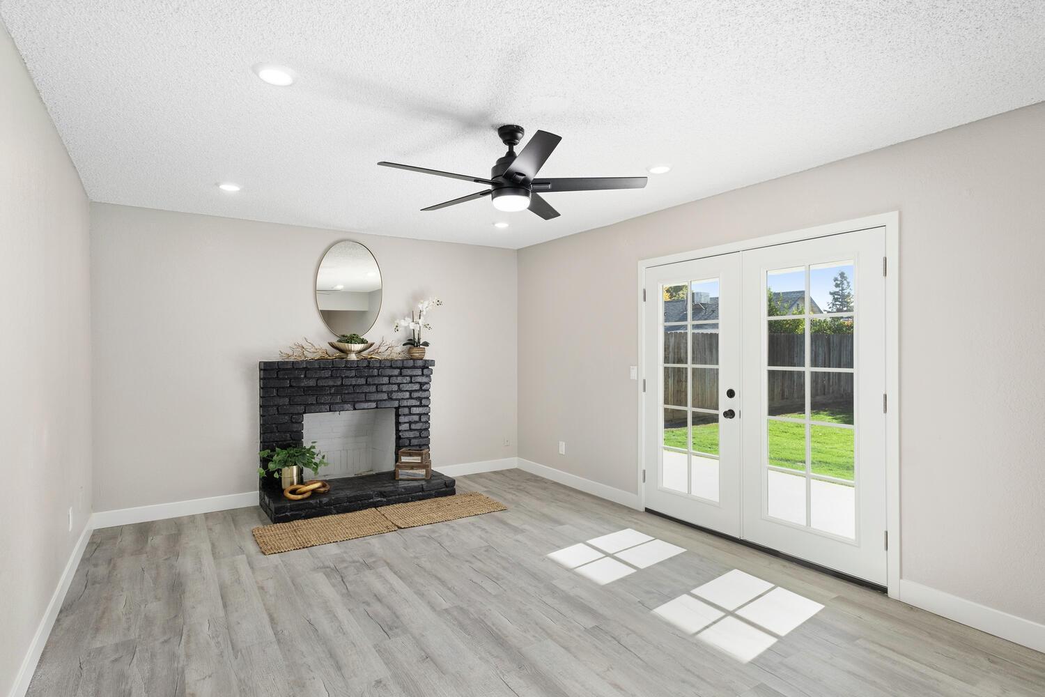 1189 W Pinedale Ave, Fresno, CA 93711