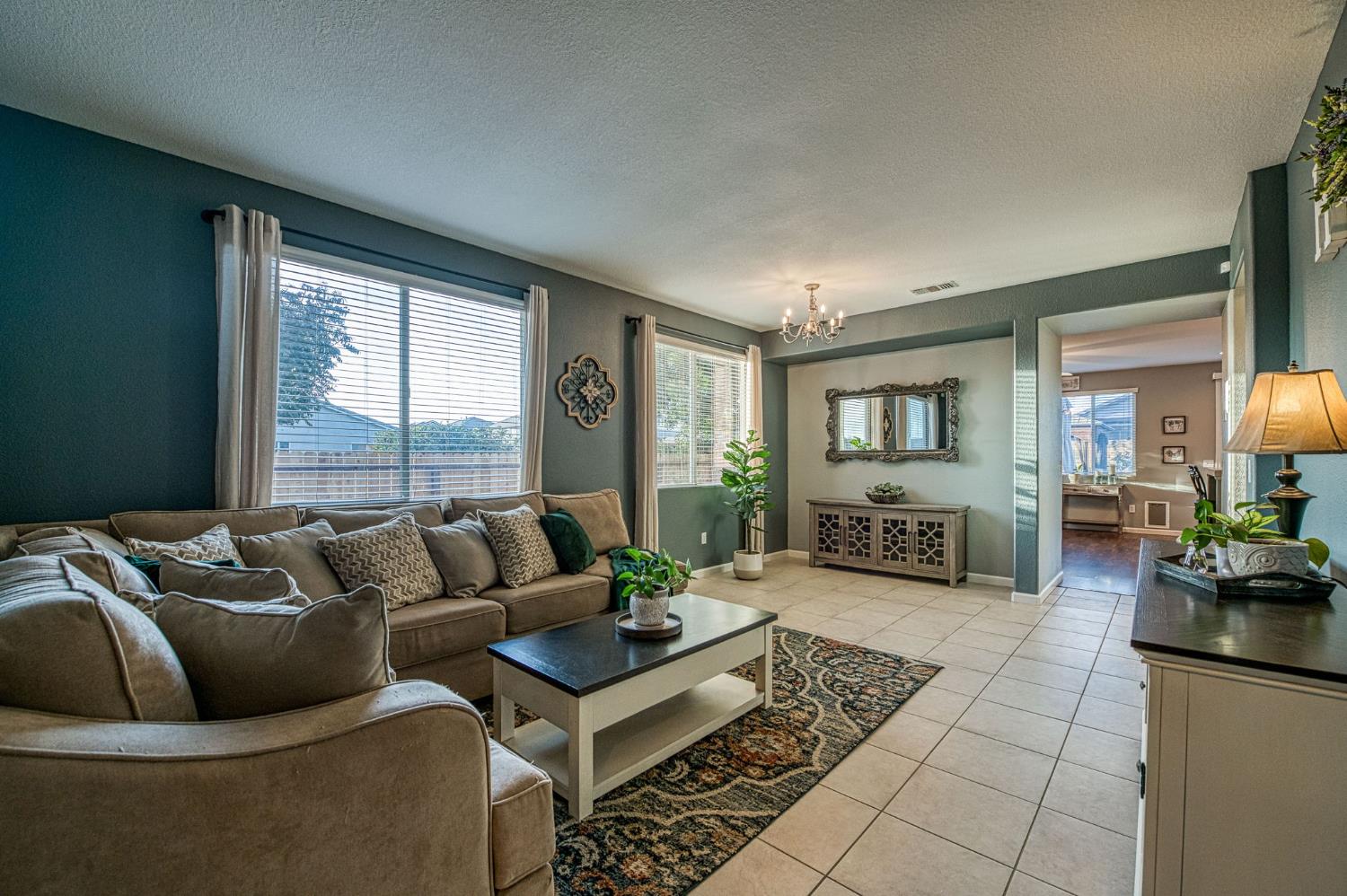 588 Peach Dr, Chowchilla, CA 93610