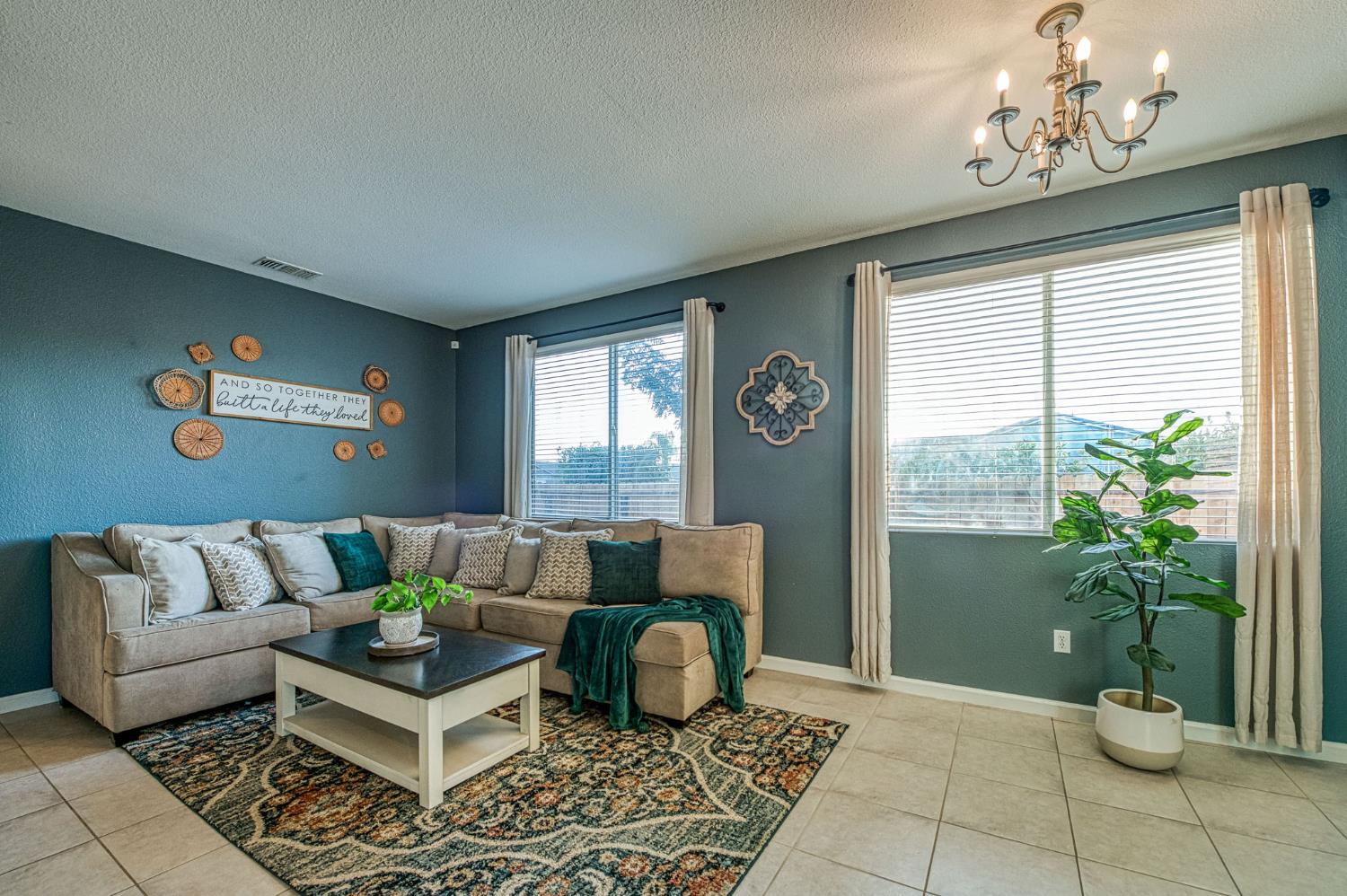 588 Peach Dr, Chowchilla, CA 93610