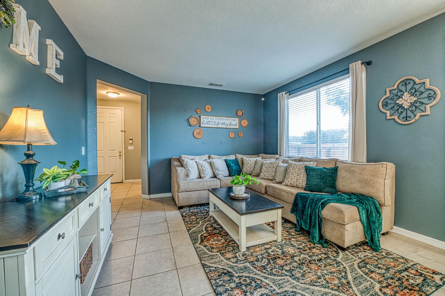 588 Peach Dr, Chowchilla, CA 93610