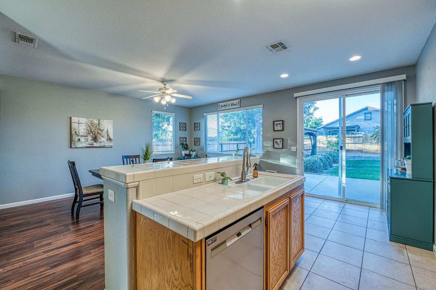 588 Peach Dr, Chowchilla, CA 93610