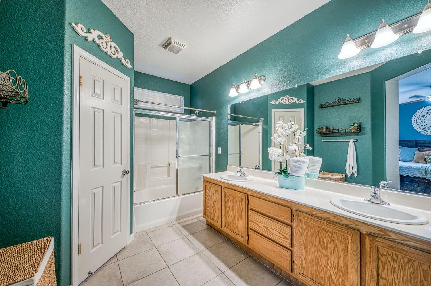 588 Peach Dr, Chowchilla, CA 93610