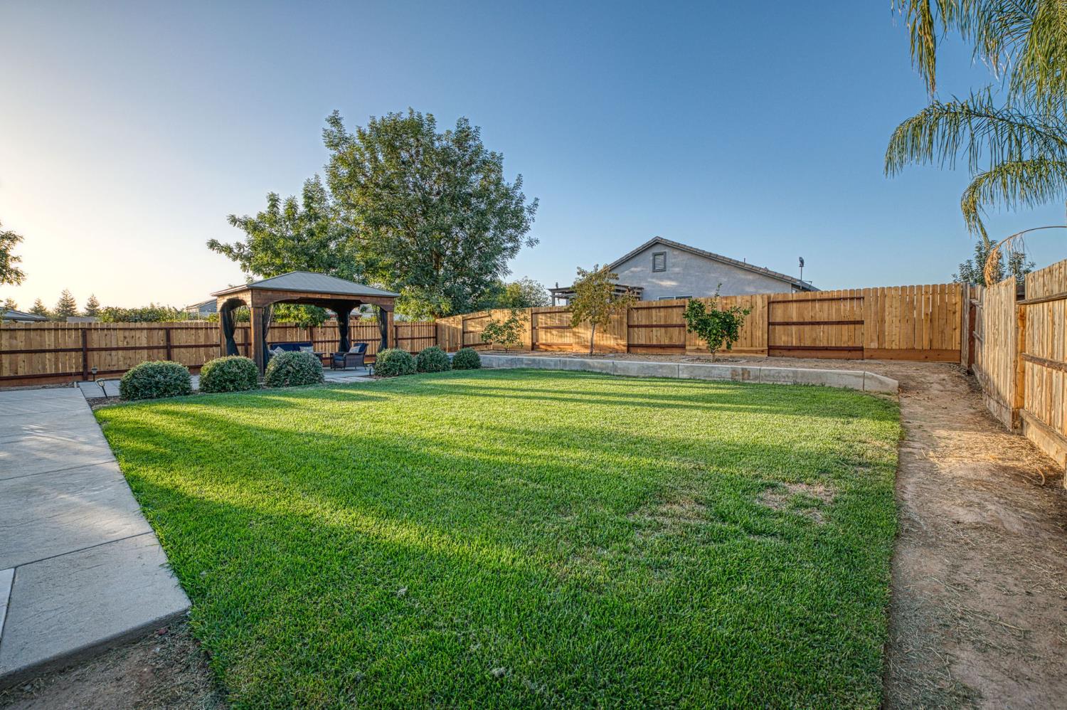 588 Peach Dr, Chowchilla, CA 93610