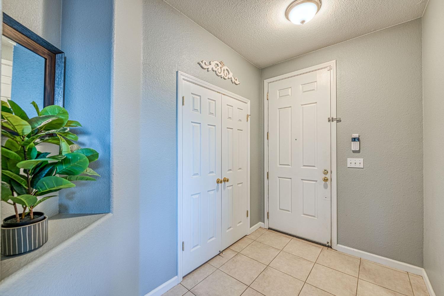 588 Peach Dr, Chowchilla, CA 93610
