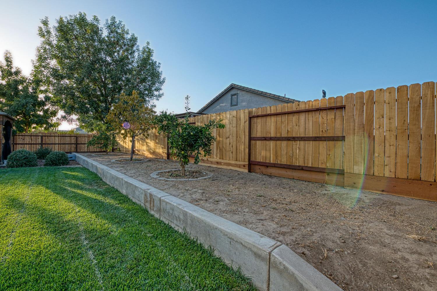 588 Peach Dr, Chowchilla, CA 93610