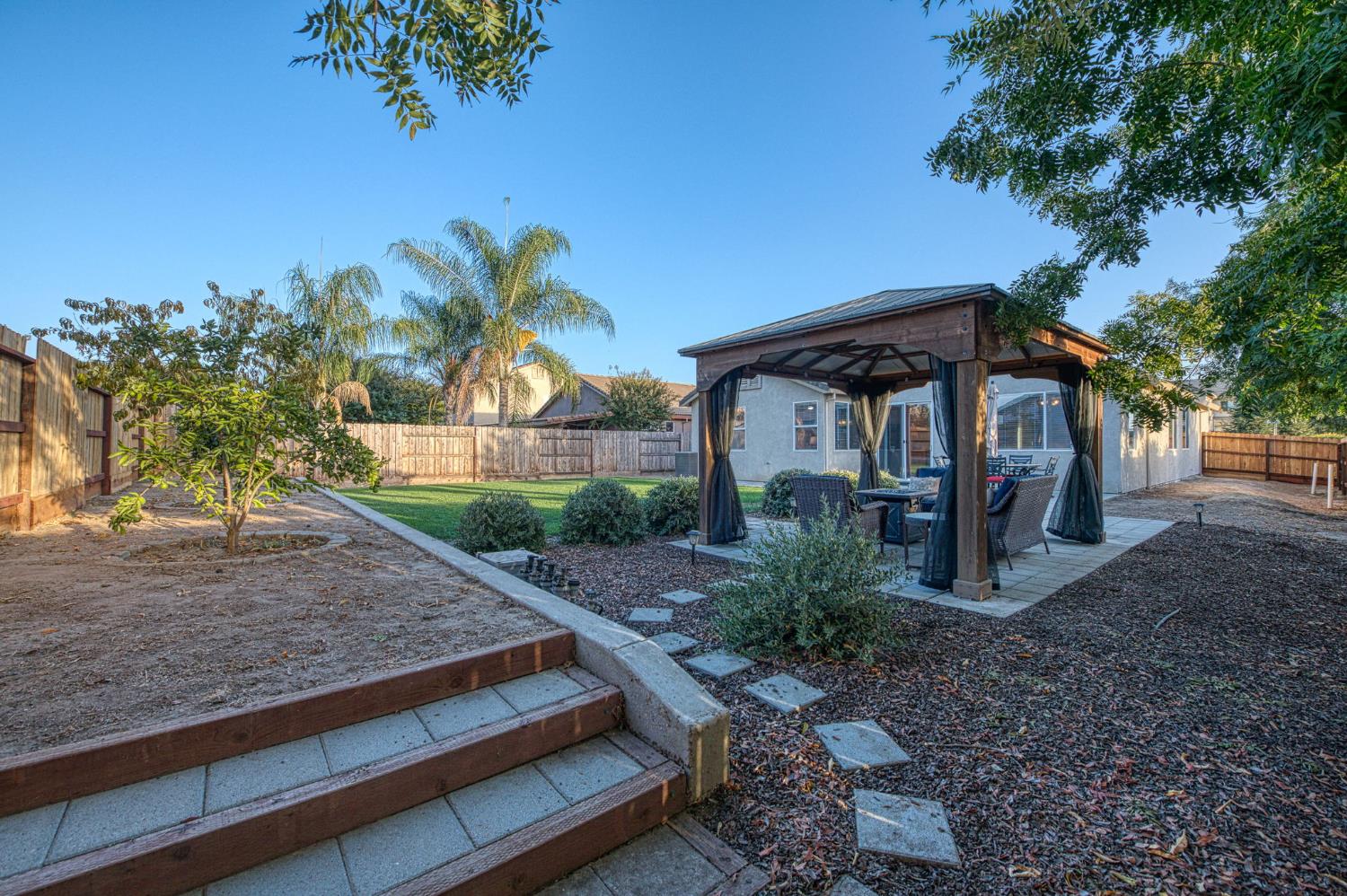 588 Peach Dr, Chowchilla, CA 93610