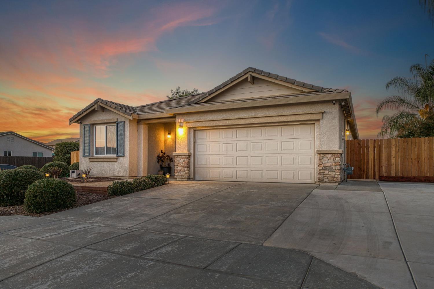 588 Peach Dr, Chowchilla, CA 93610