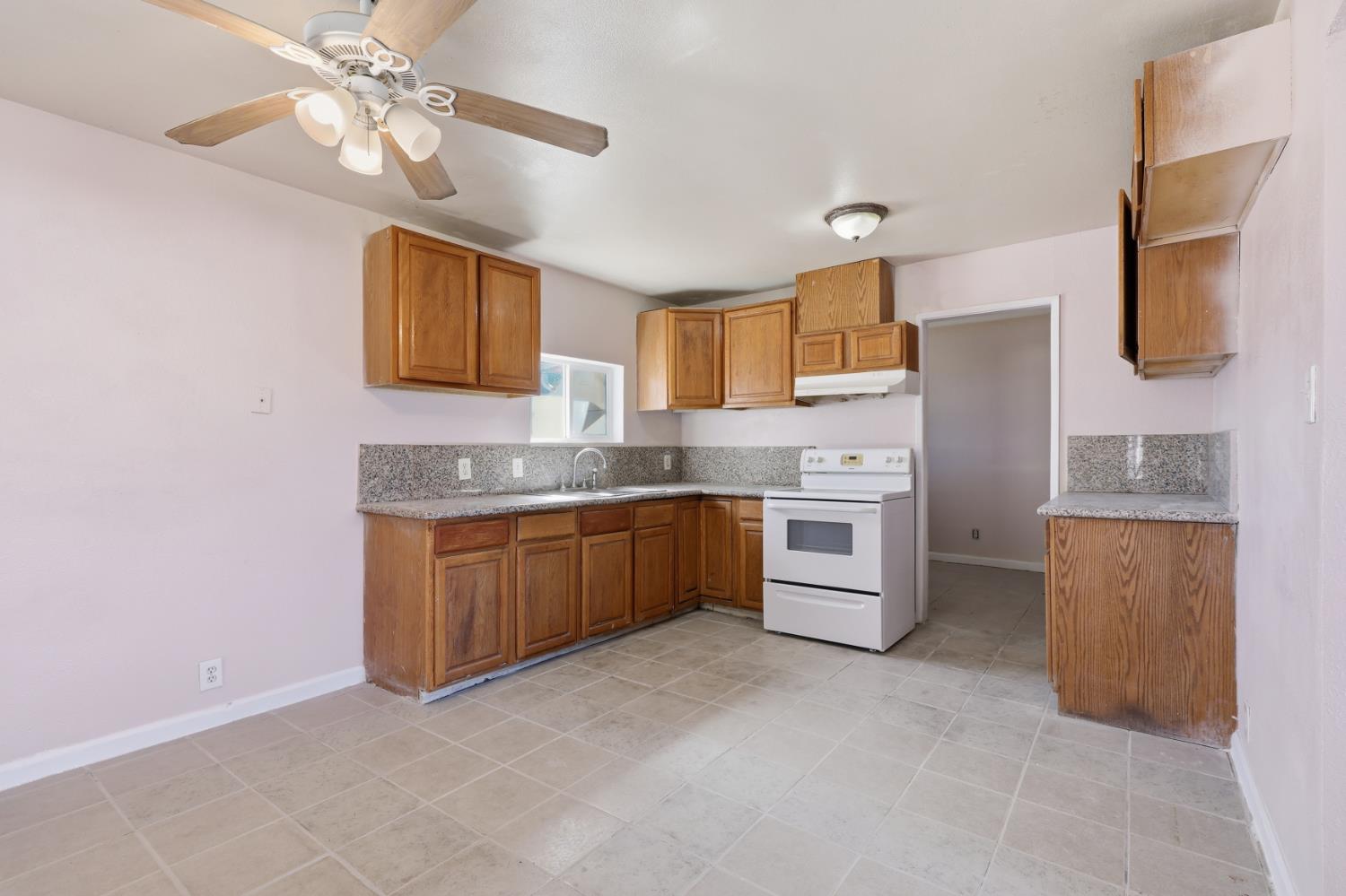2075 Cabot Ave, Merced, CA 95348