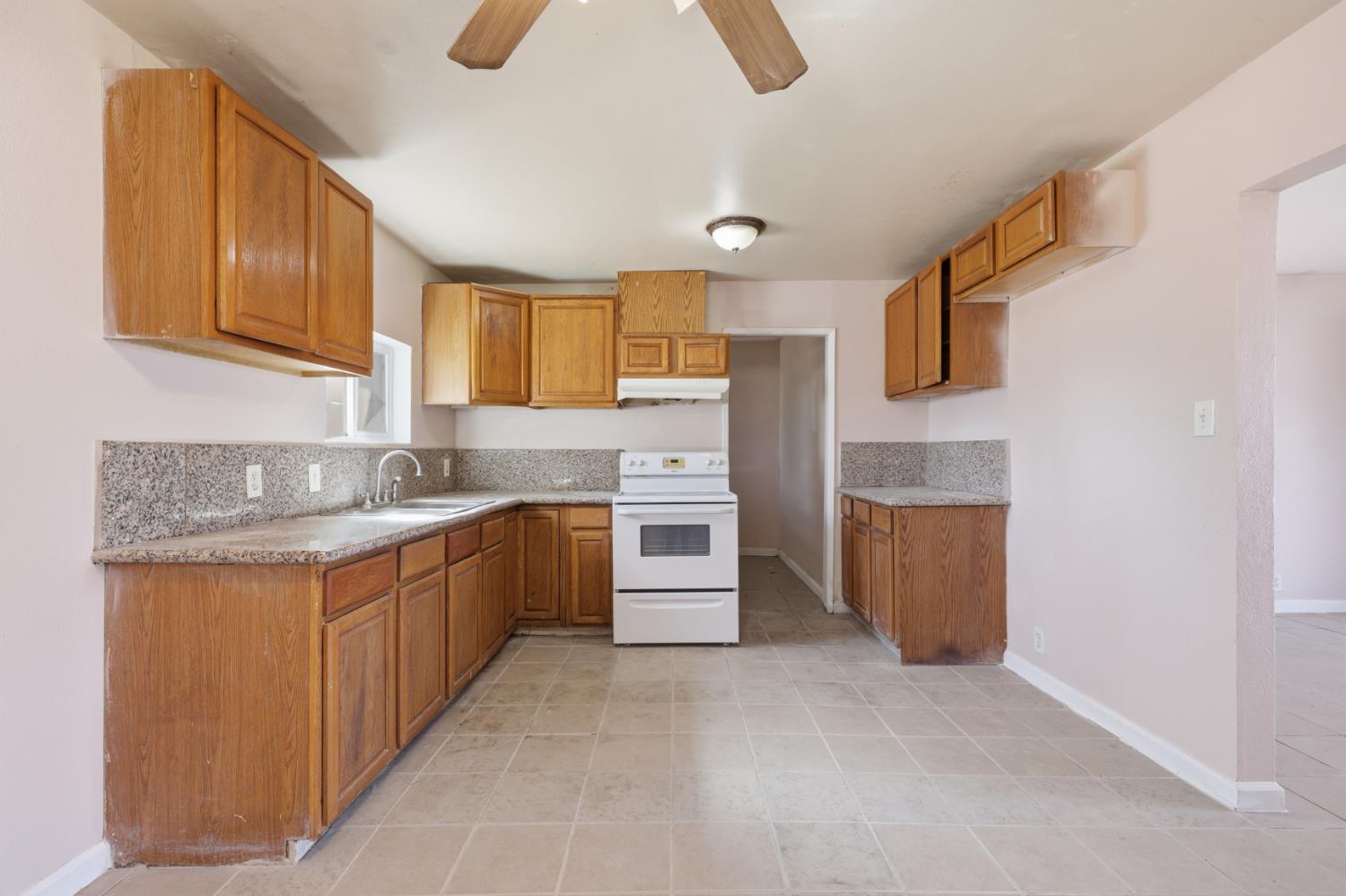 2075 Cabot Ave, Merced, CA 95348