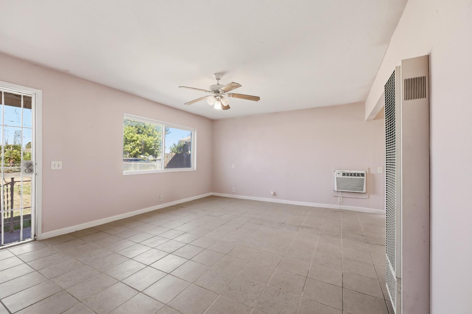 2075 Cabot Ave, Merced, CA 95348
