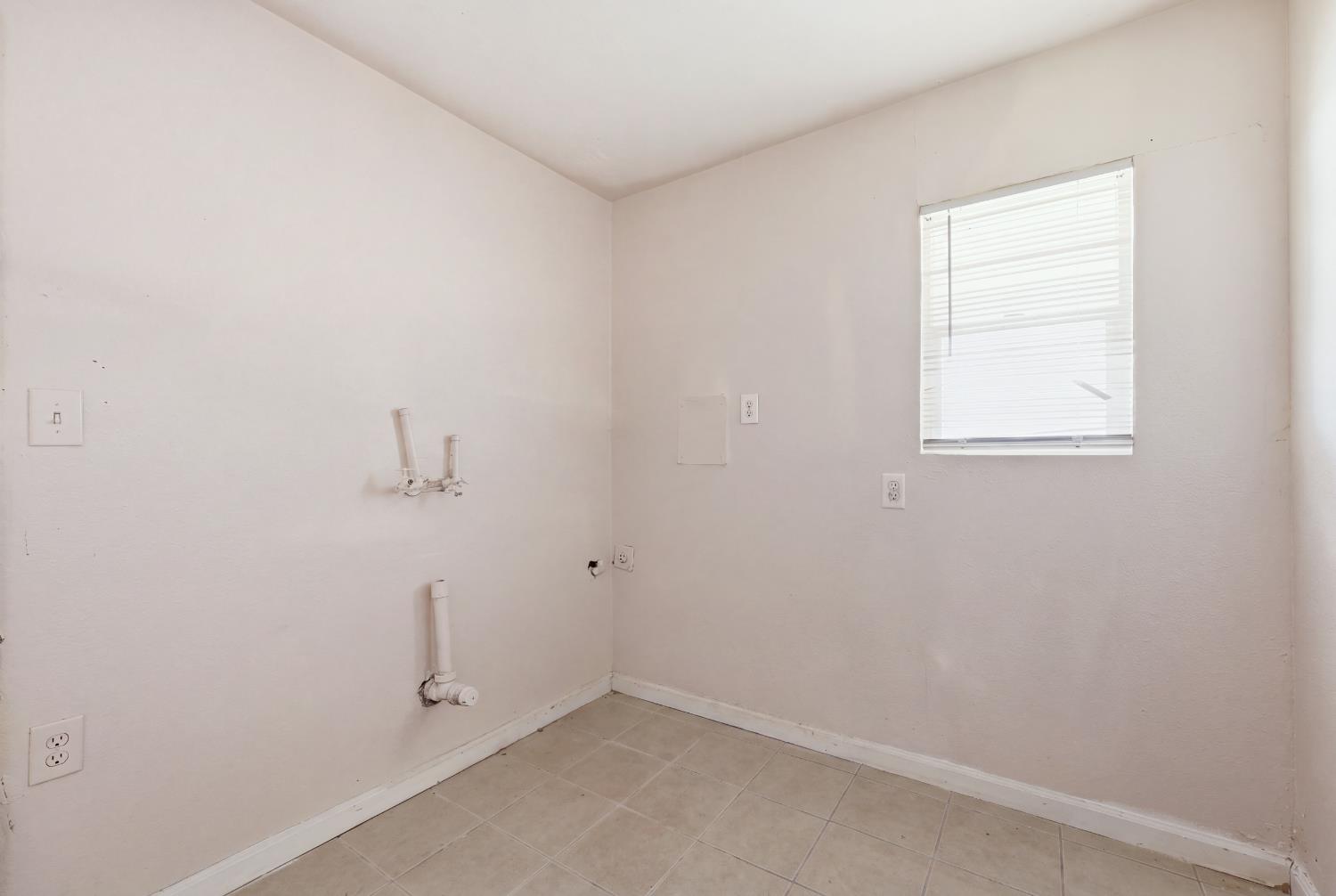 2075 Cabot Ave, Merced, CA 95348