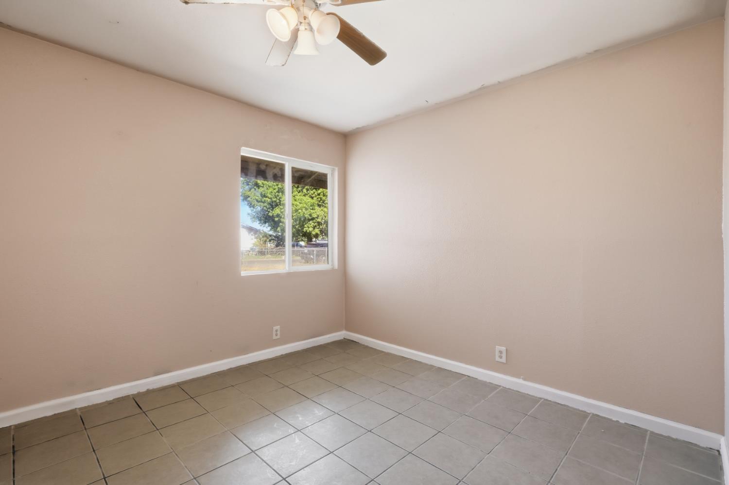 2075 Cabot Ave, Merced, CA 95348