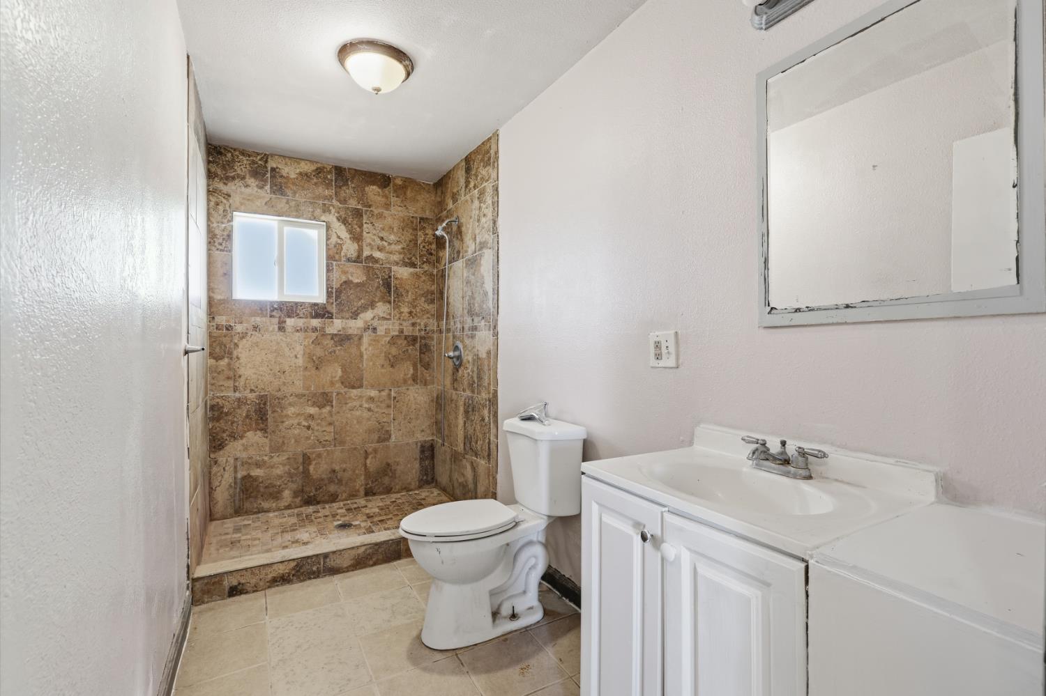 2075 Cabot Ave, Merced, CA 95348