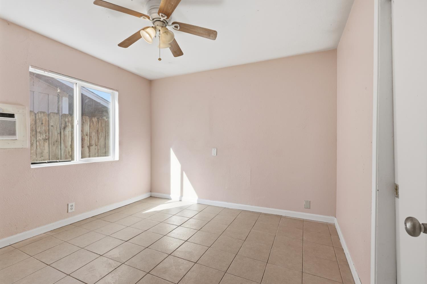 2075 Cabot Ave, Merced, CA 95348