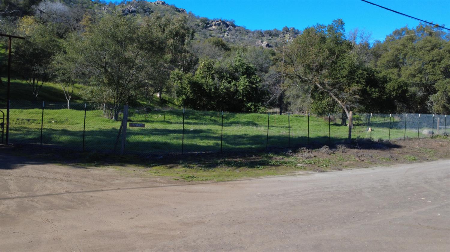 37087 Pebble Ln, Yokuts Valley, CA 93675