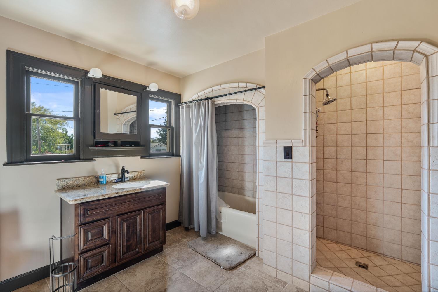 1502 1520 E Olive, Fresno, CA 93728