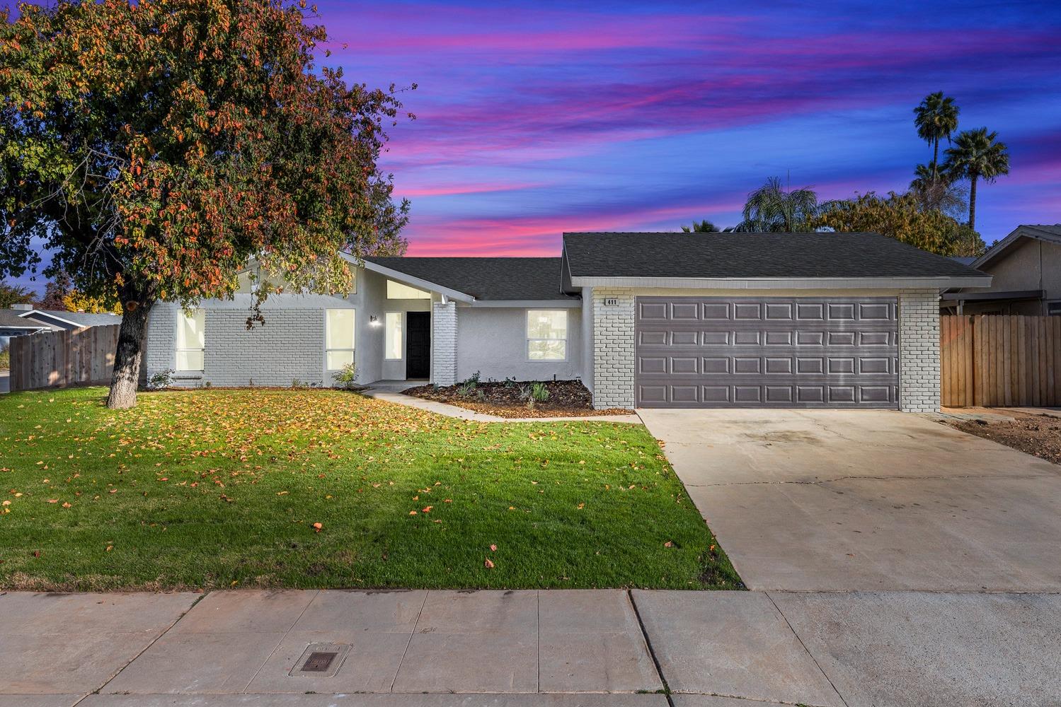 411 McArthur Ave, Clovis, CA 93611