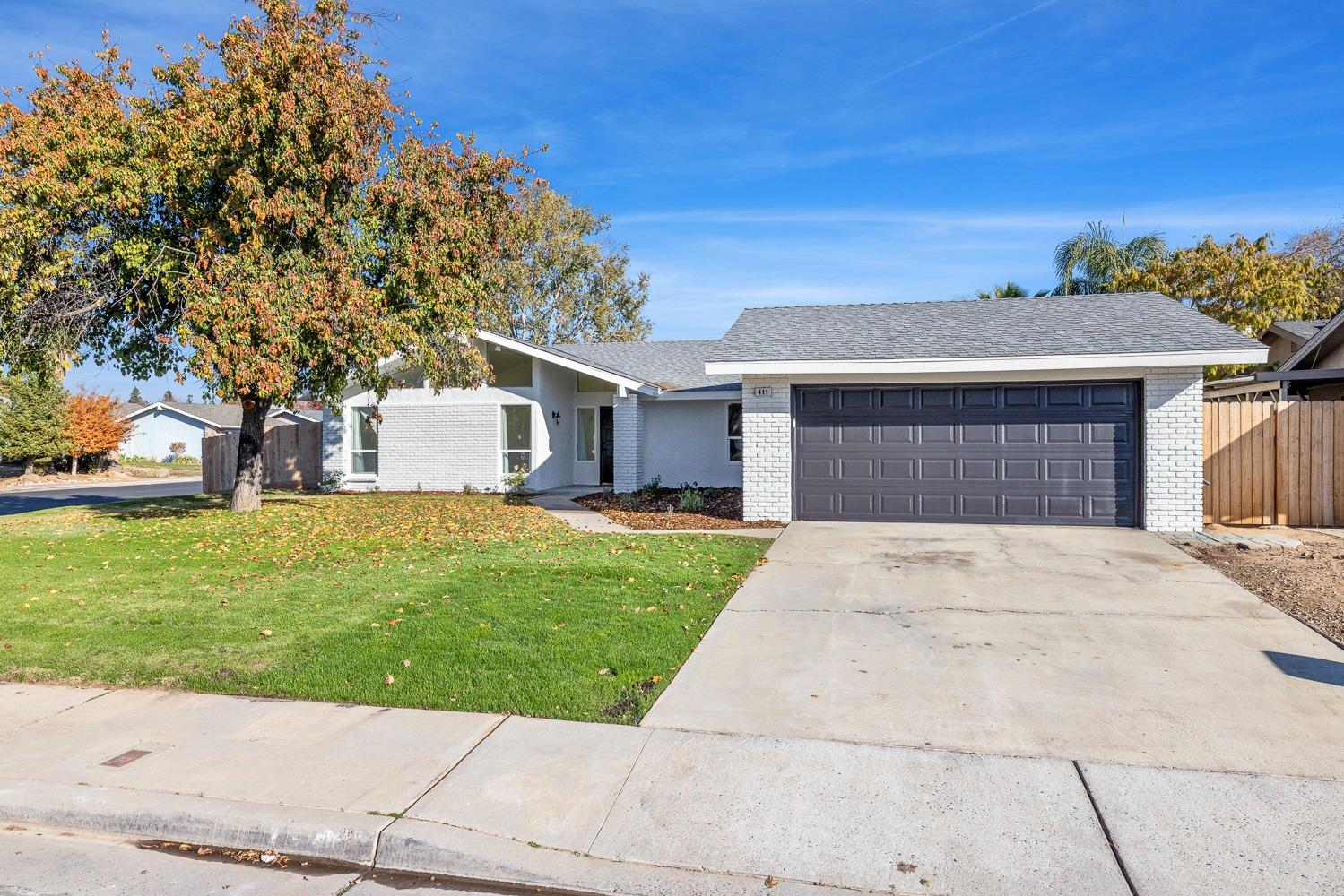 411 McArthur Ave, Clovis, CA 93611