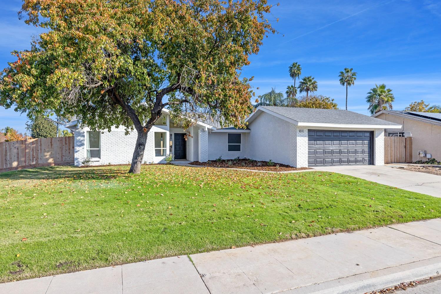 411 McArthur Ave, Clovis, CA 93611