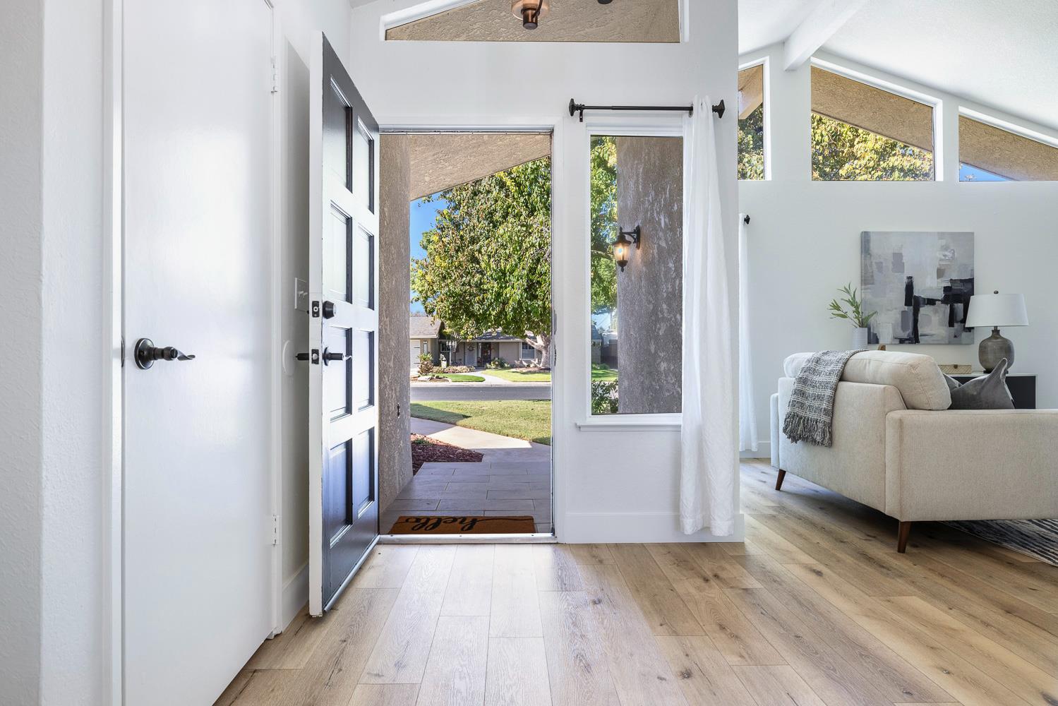 411 McArthur Ave, Clovis, CA 93611