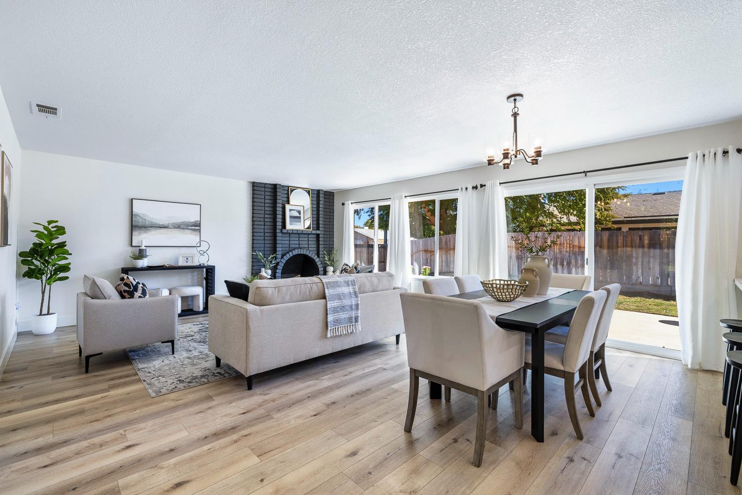 411 McArthur Ave, Clovis, CA 93611