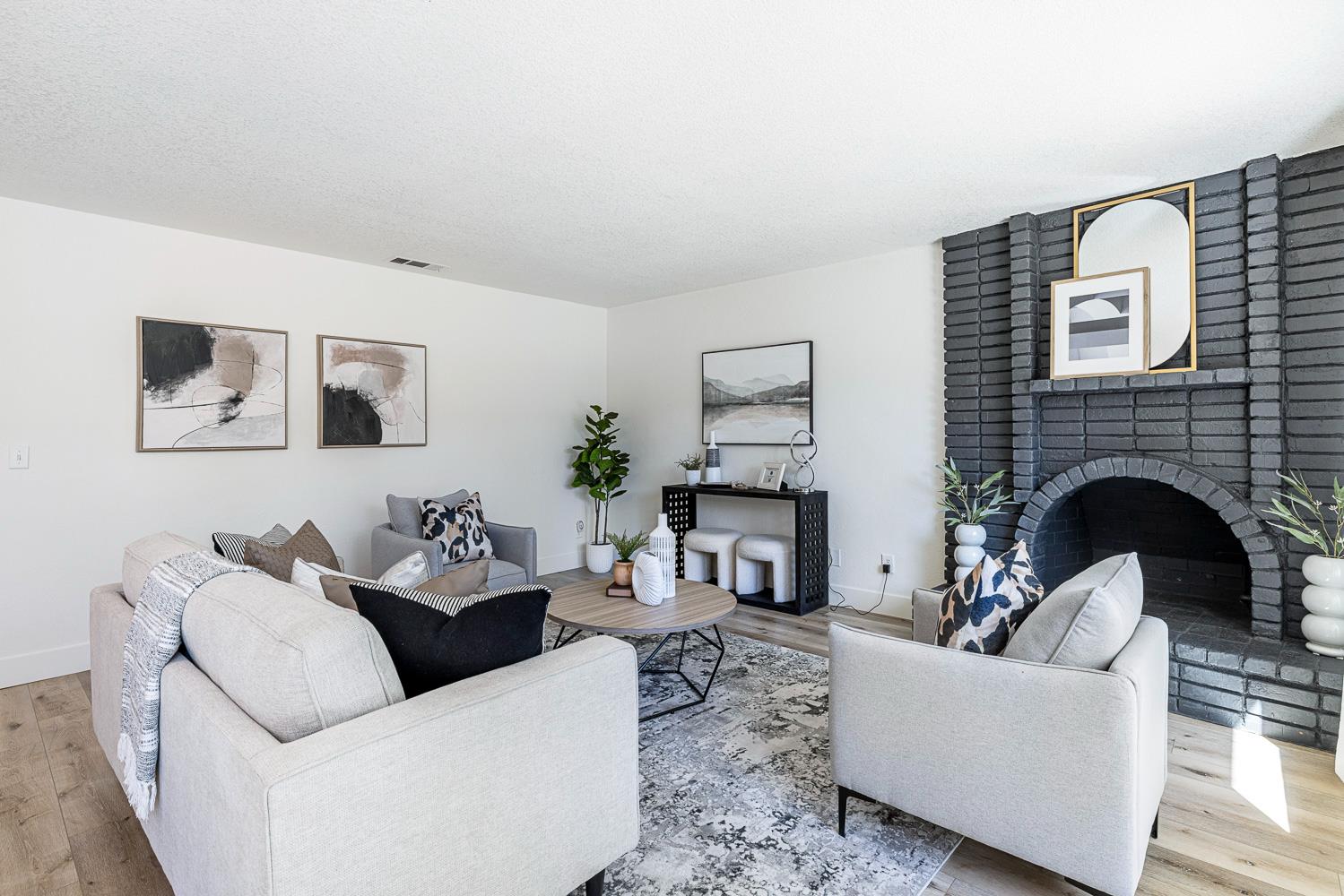 411 McArthur Ave, Clovis, CA 93611