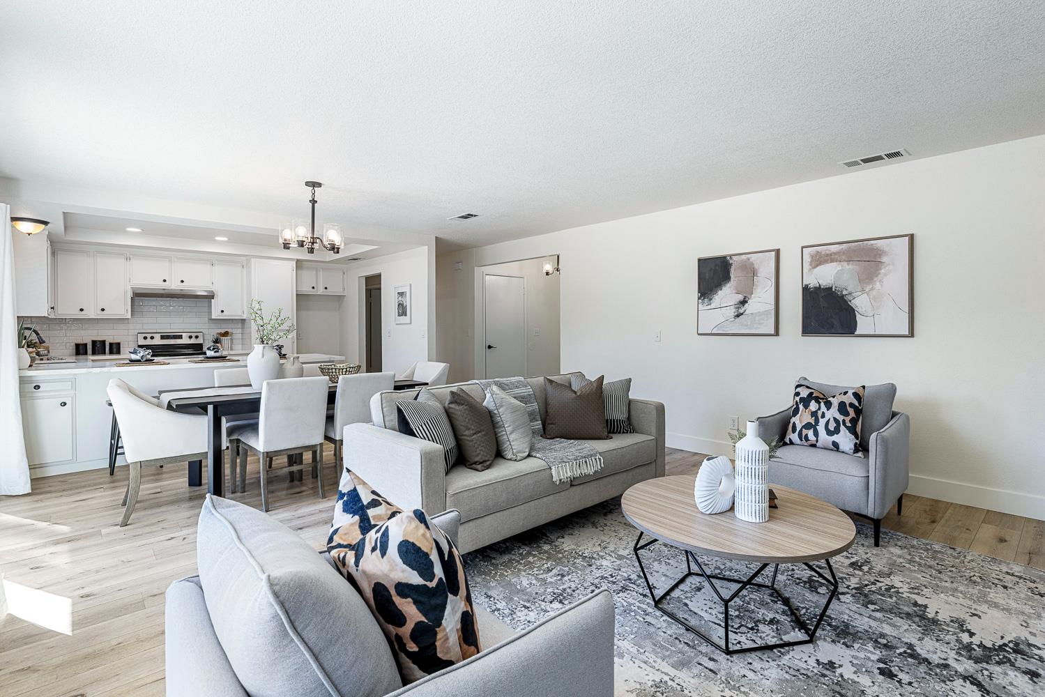 411 McArthur Ave, Clovis, CA 93611